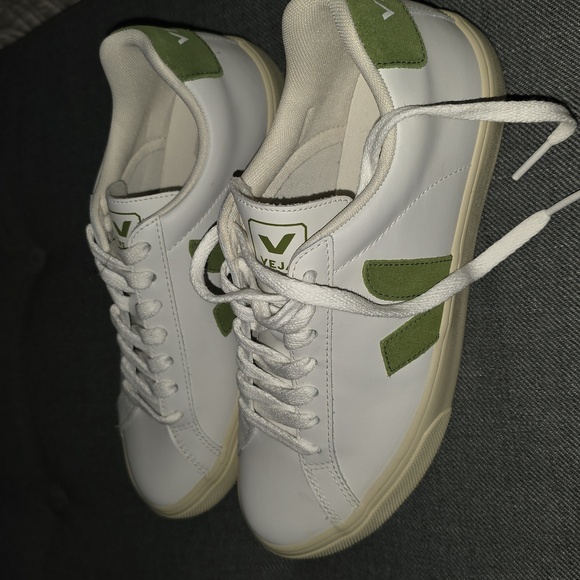 BNWOB Veja Leather & Suede White & Kiwi Sz 6 Sneakers - Picture 12 of 12